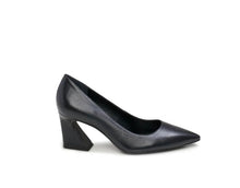Load image into Gallery viewer, Vince Camuto - Hailenda Pump
